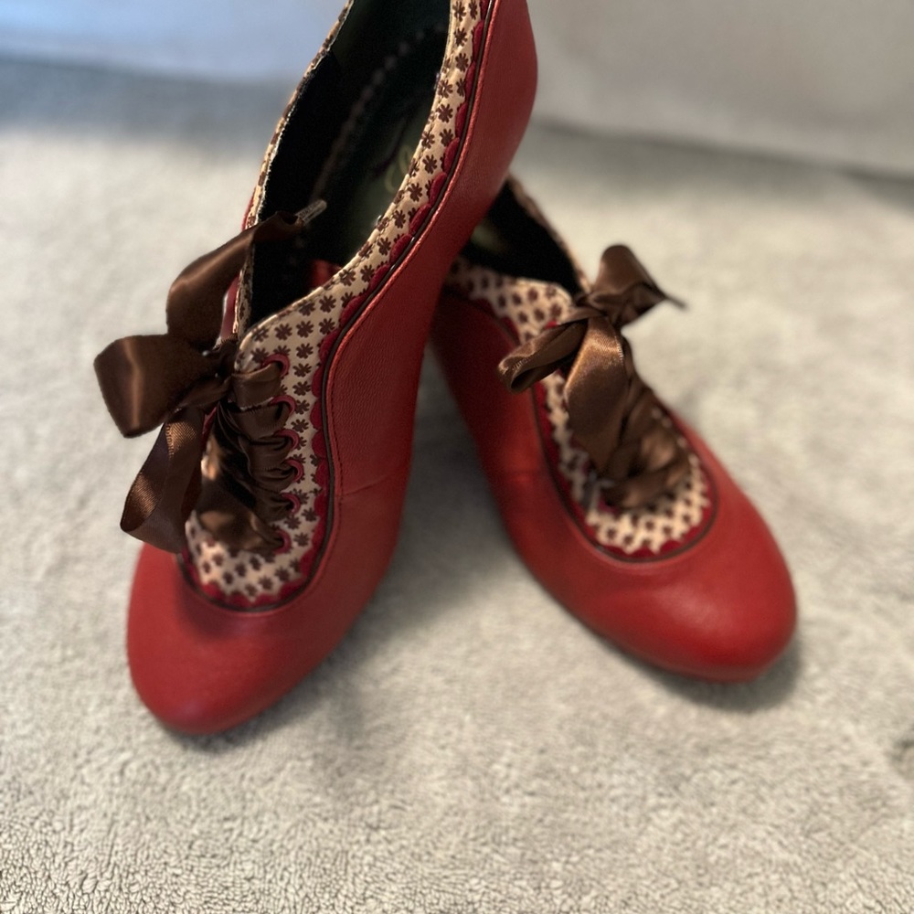 Poetic License Blackish Red Lace up Heels Women's Size US 7